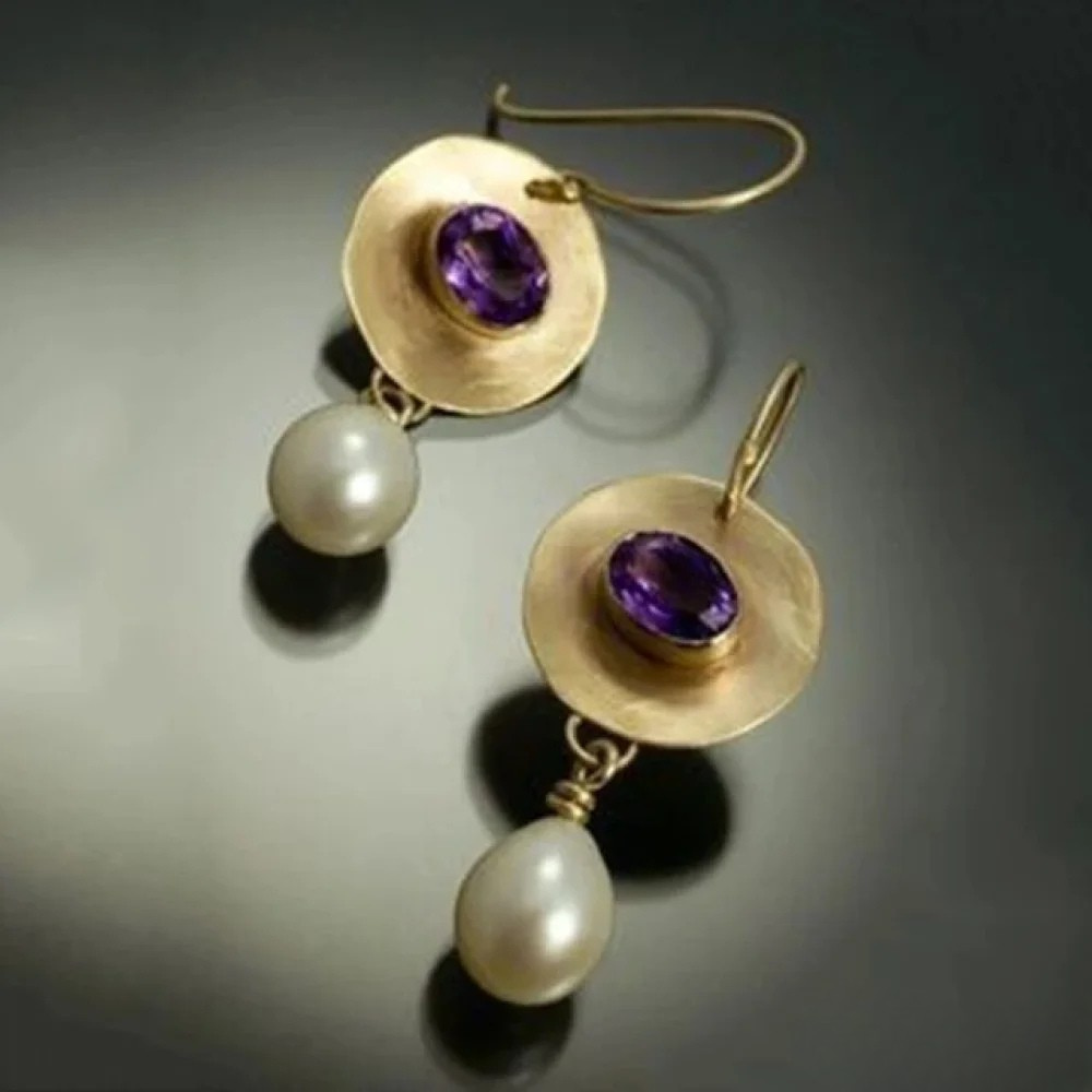 Boucles d'oreilles vintage en or avec zirconia violet et perle