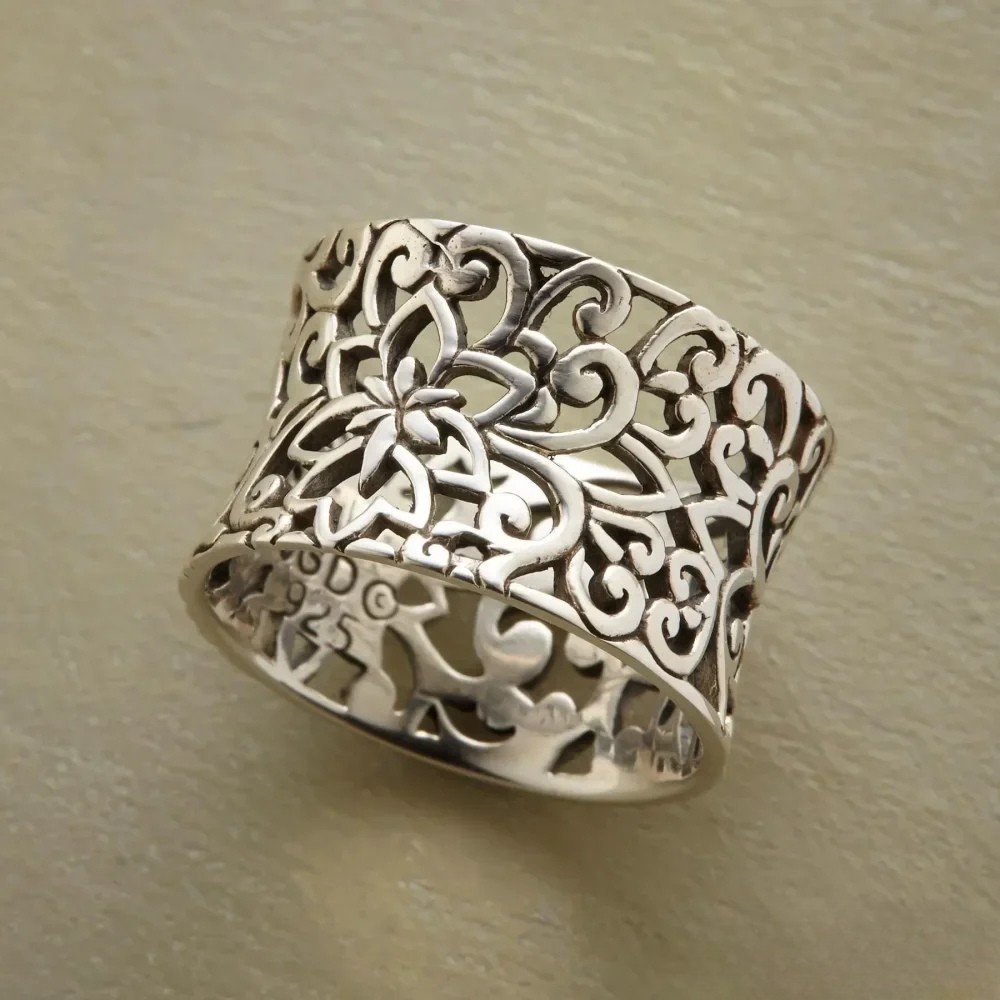 Bague Creuse en Argent Ancien