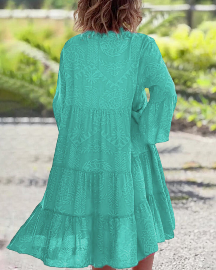 Skylar - Robe Chic à Col en V avec Manches 3/4 Évasées et Ourlet Volant