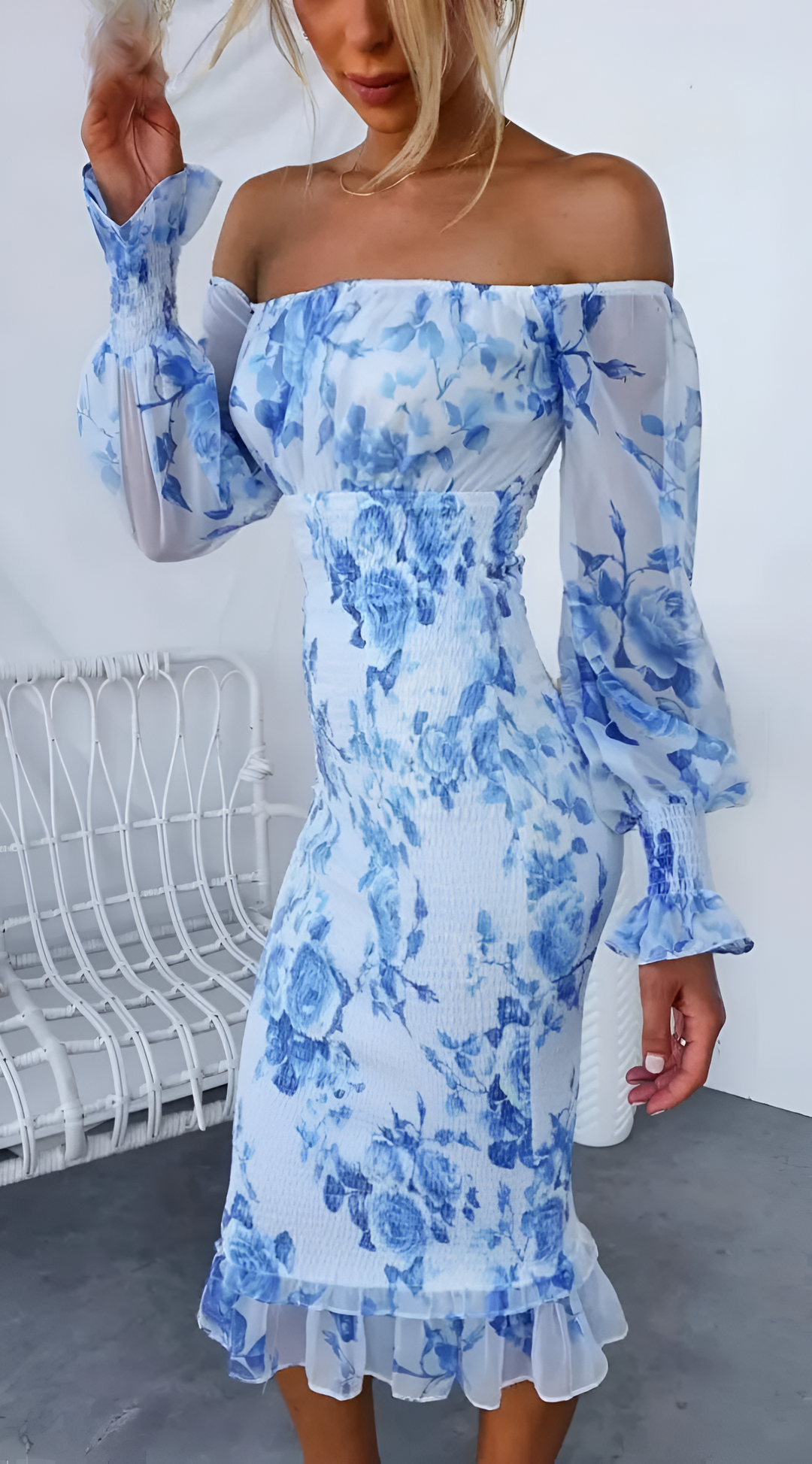 Nadia - Robe Midi à Épaules Dégagées avec Taille Smockée