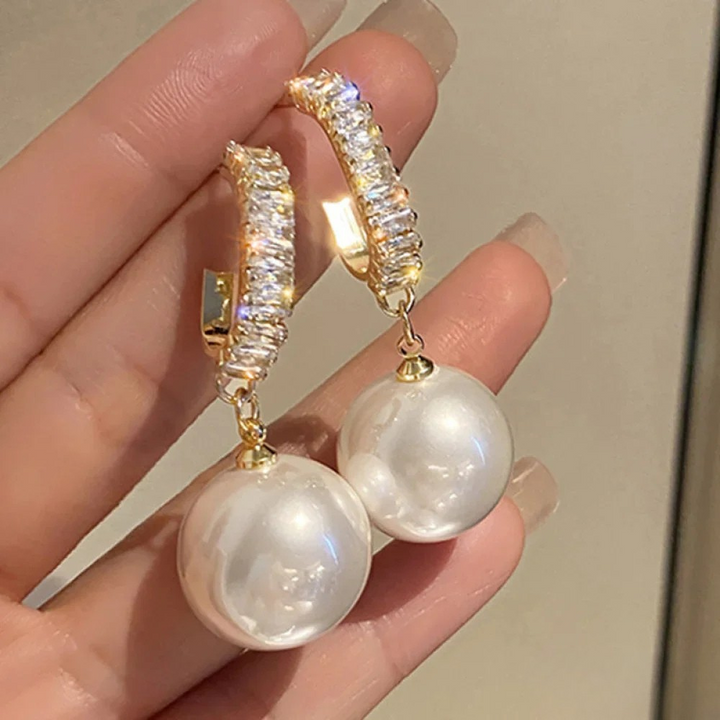 Boucles d'oreilles élégantes avec perles et zirconia