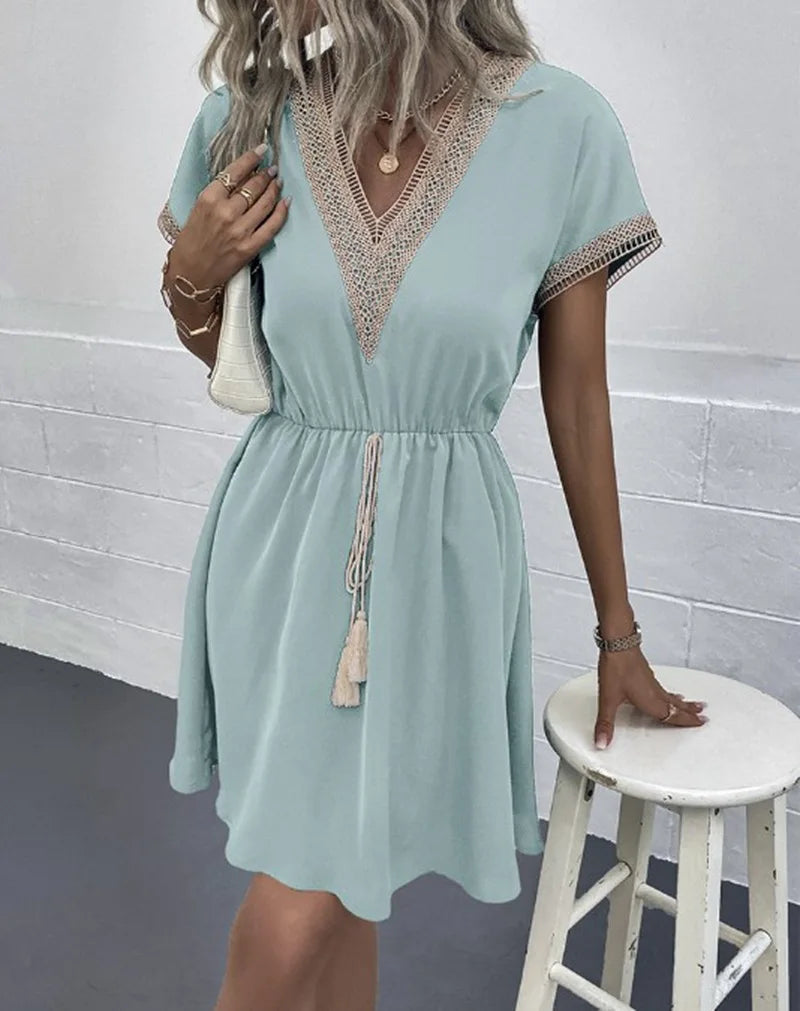 Josephine - Robe Boho Chic à Col V avec Ceinture Flatteuse