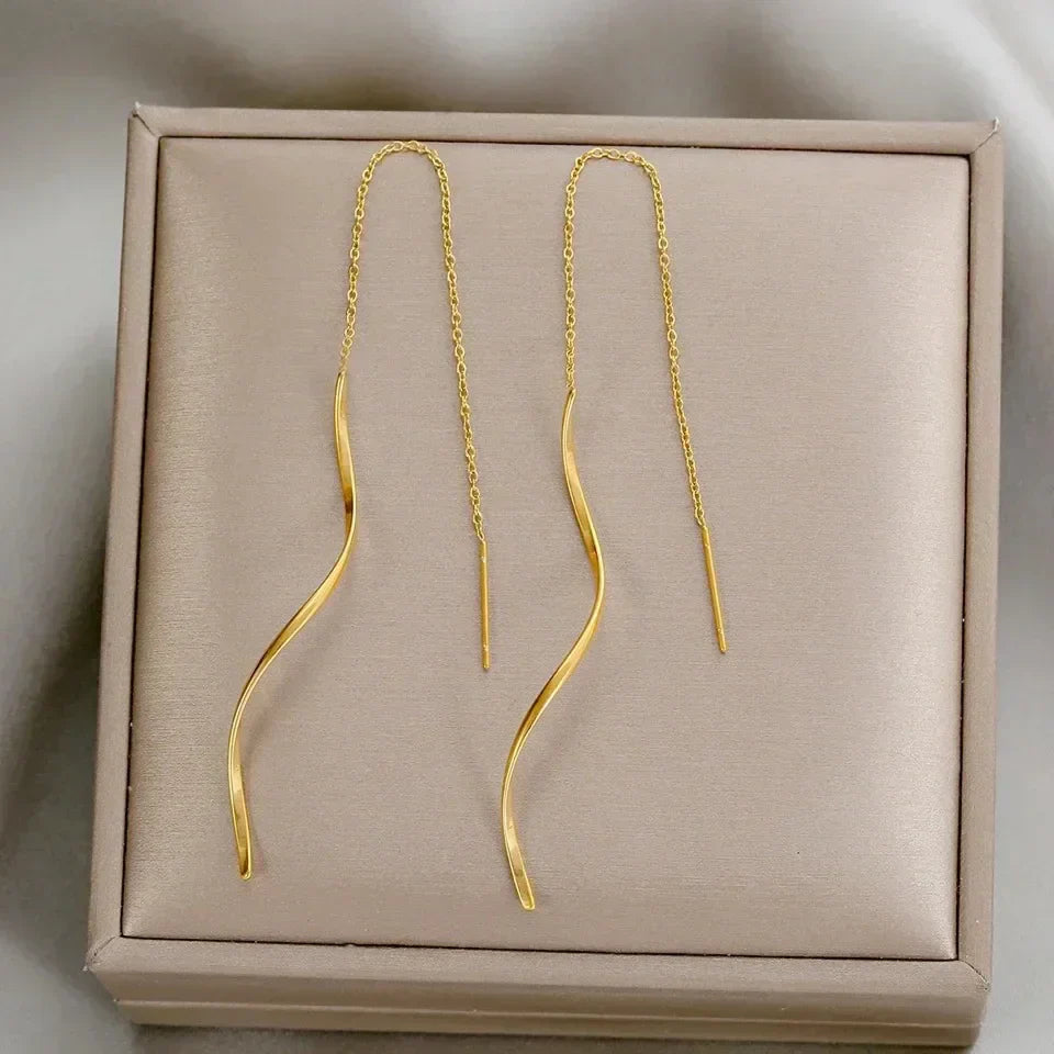 Boucles d'Oreilles Longues avec Design de Vague
