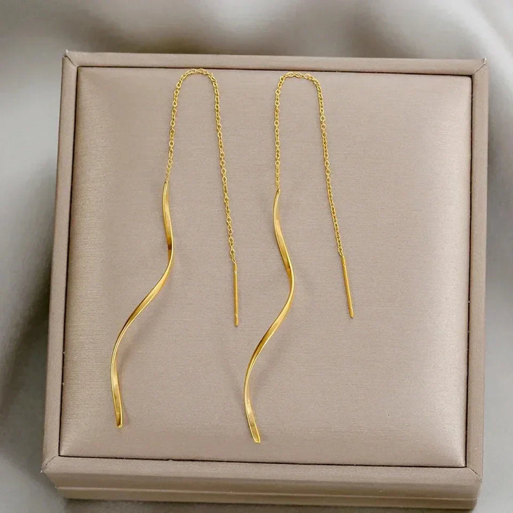Boucles d'Oreilles Longues avec Design de Vague