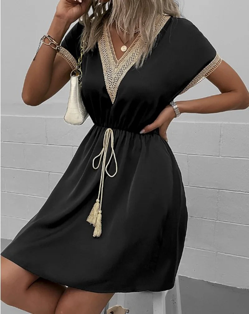 Josephine - Robe Boho Chic à Col V avec Ceinture Flatteuse